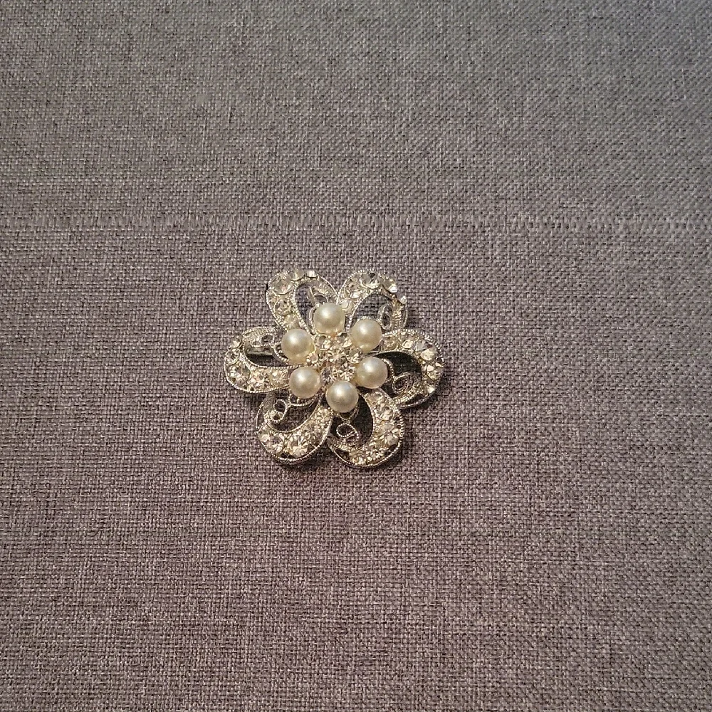 Elegant Silver and Pearl Flower Brooch